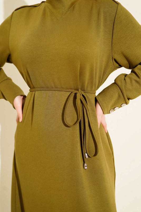 فستان برباط أمامي مزين بأزرار معدنية، لون أخضر زيتوني