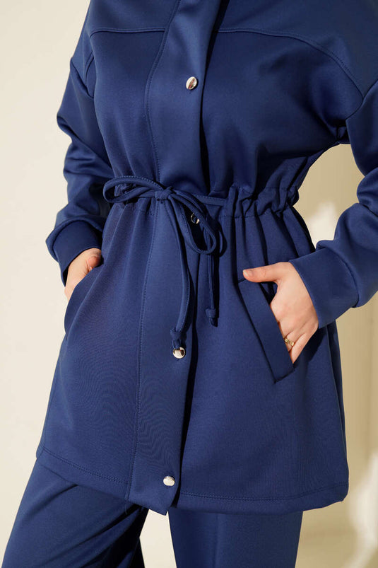 Ensemble deux pièces bleu marine en néoprène avec boutons métalliques et tunnel de taille