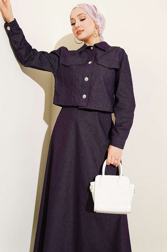 Ensemble jupe salopette en jean avec veste à boutons métalliques violet