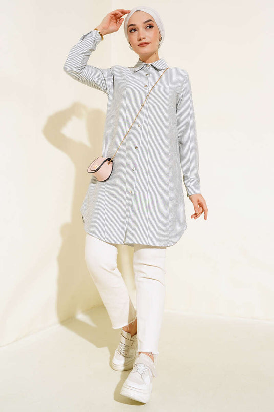 قميص مخطط بأزرار معدنية باللون الرمادي