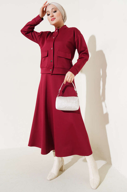 Abito due pezzi in scuba con gonna e bottoni in metallo, bordeaux