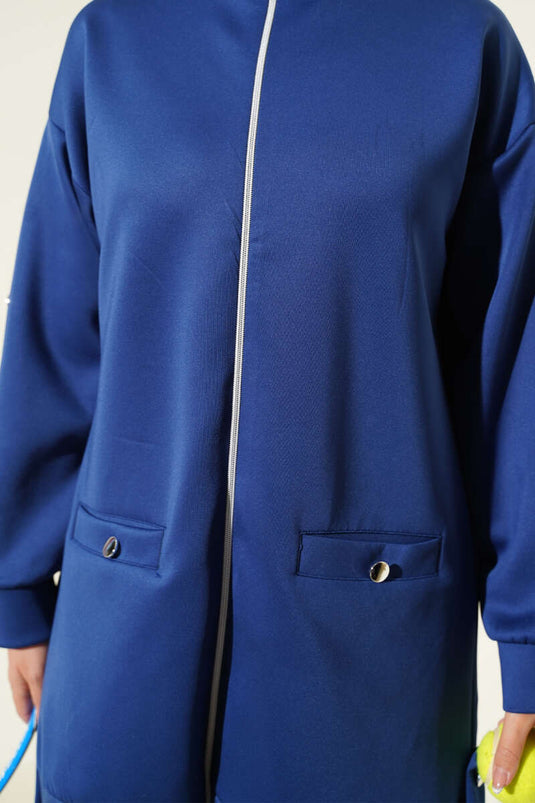Ensemble deux pièces bleu marine en néoprène avec boutons métalliques et fermeture éclair