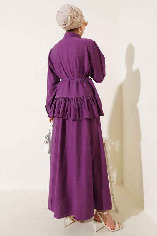 Abito due pezzi con gonna a balze con bottoni in metallo, colore magenta