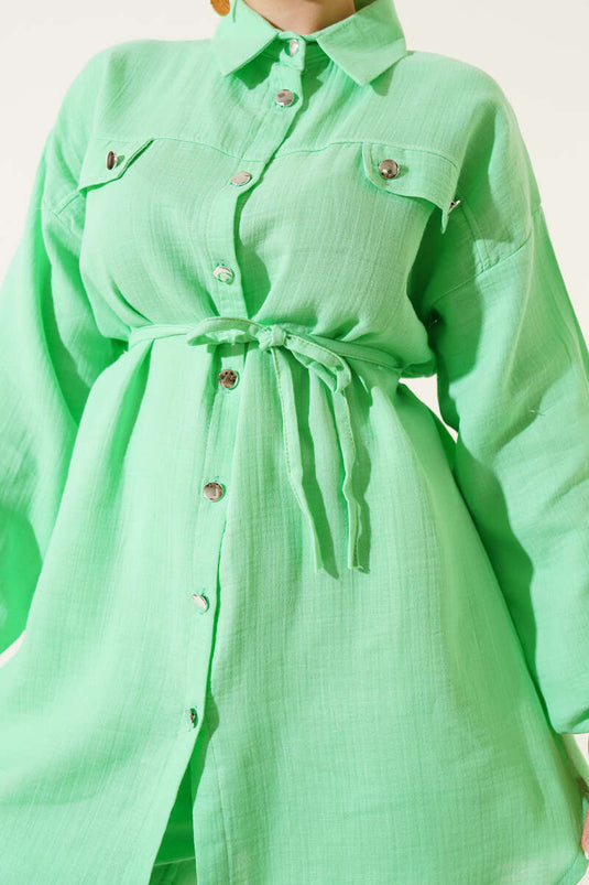 Completo due pezzi in mussola con bottoni in metallo, verde