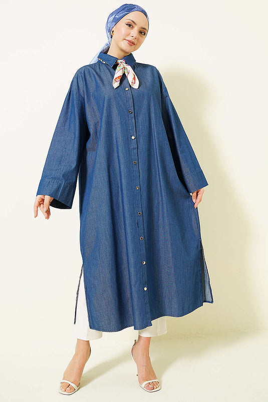 Tunica lunga in denim con bottoni metallici e taglio ampio