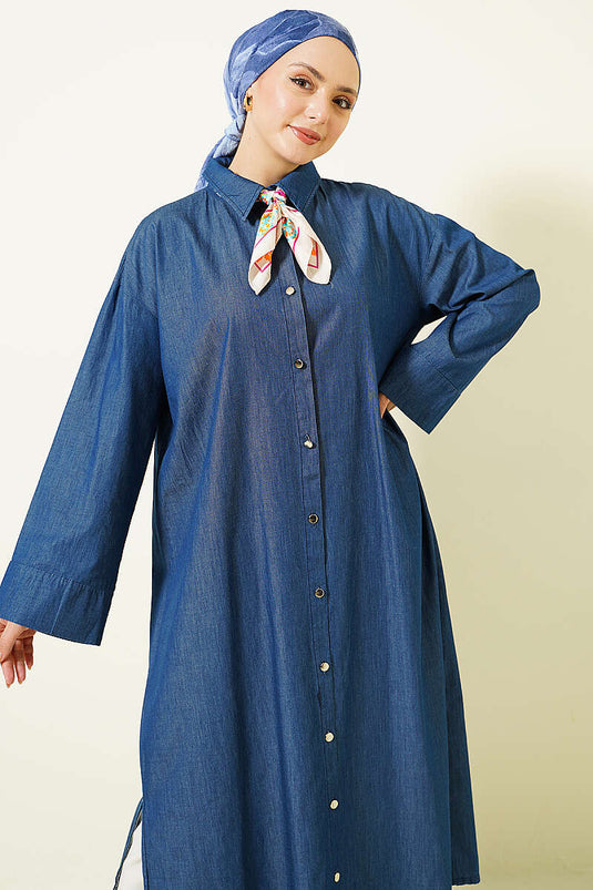Tunica lunga in denim con bottoni metallici e taglio ampio