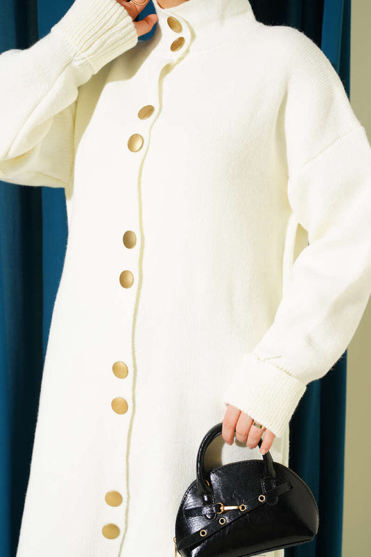 كارديجان طويل محبوك بأزرار معدنية ذهبية، لون بيج فاتح