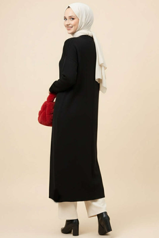 Langer Strickcardigan mit goldfarbenen Metallknöpfen, Schwarz