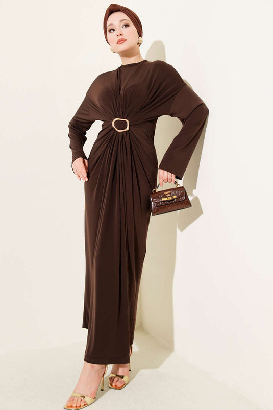 Robe sable froncée à boucle métallique marron