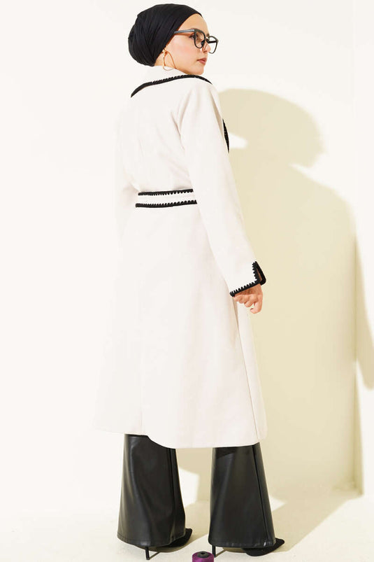 معطف كشمير مطرز بتطريز صدفي وحزام مرصع بالأحجار