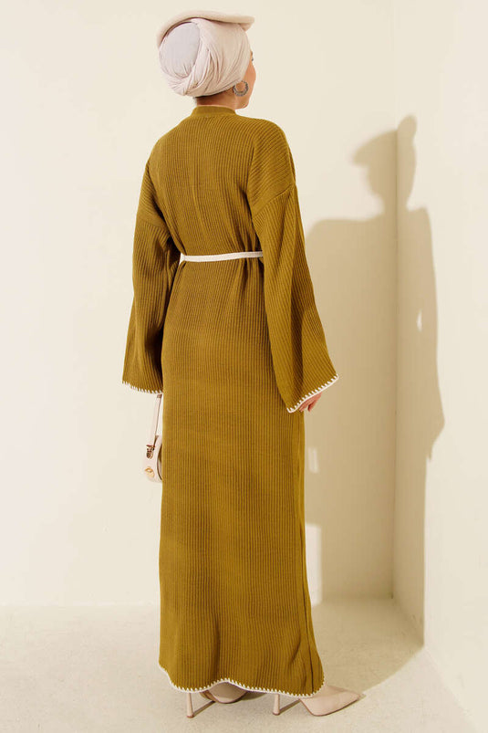 فستان محبوك بخياطة بلح البحر باللون الأخضر الزيتي