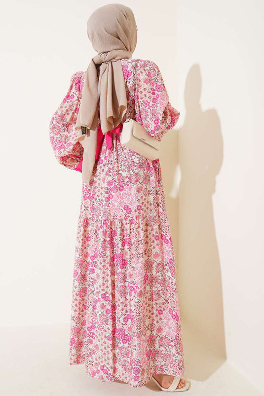 فستان قصير بطبعة زهور وردية