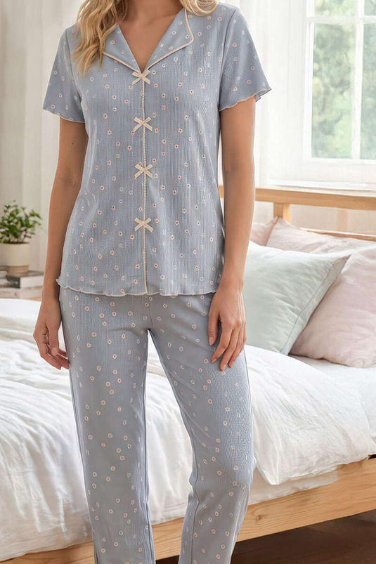 Ensemble de pyjama gris à petits fleurs avec nœud