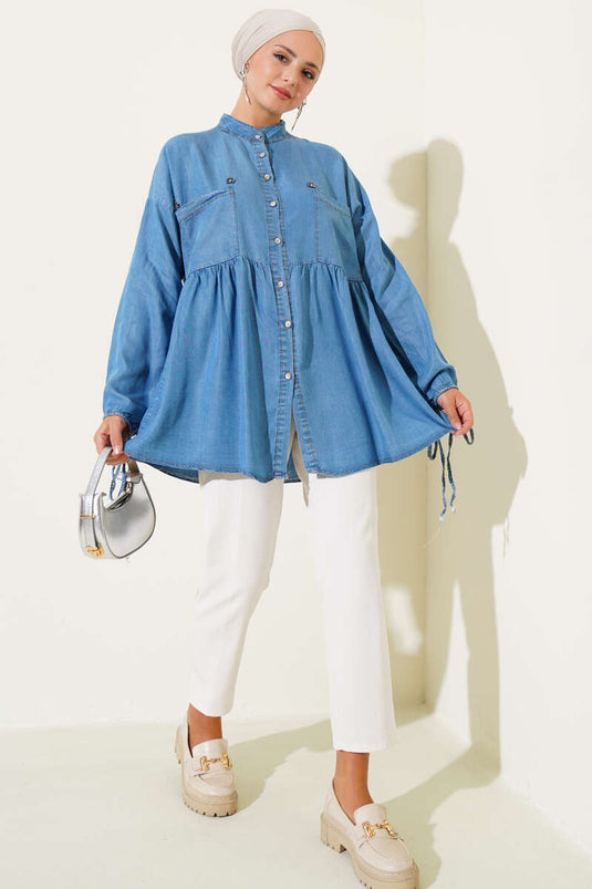 Chemise en jean à mini poches poitrine fleuries bleu clair