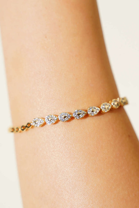 سوار ذهبي صغير مرصع بحجر على شكل دمعة