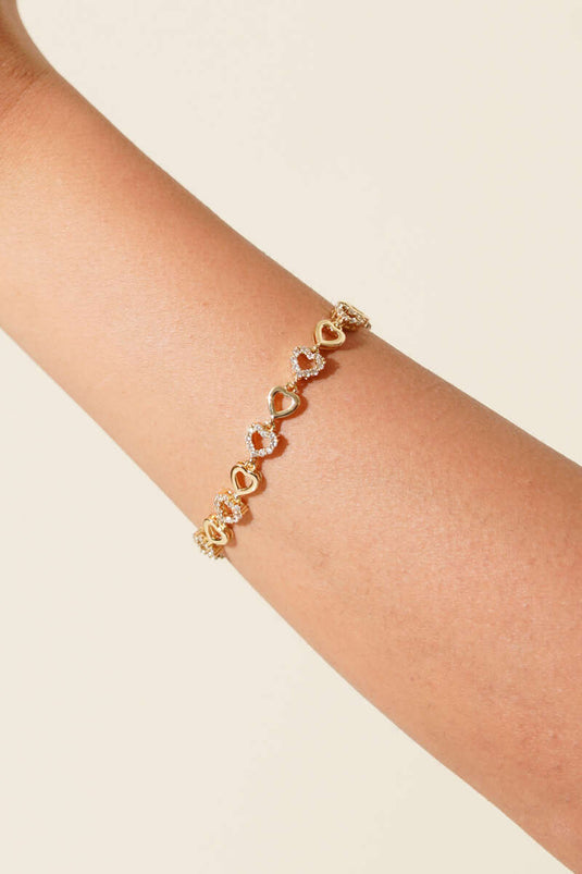 سوار صغير بنقشة قلب ذهبي