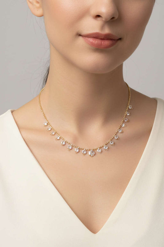 قلادة صغيرة مزينة بأحجار كالپ ذهبية