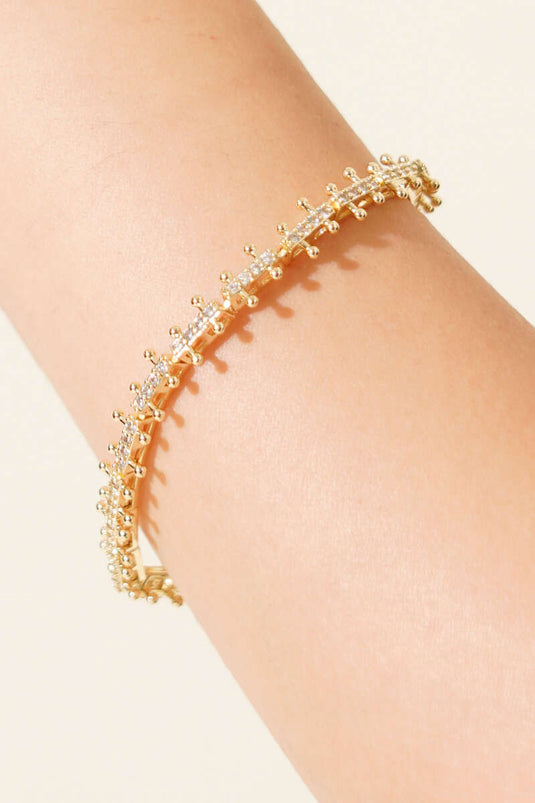 سوار ذهبي مرصع بأحجار صغيرة