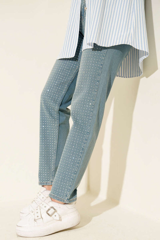 بنطال جينز ميني مرصع بالحجارة بلون تنت فاتح