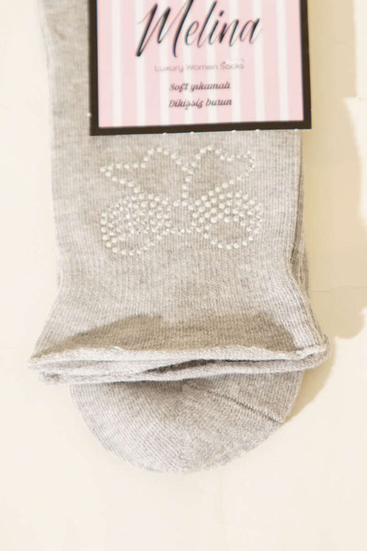 جوارب قصيرة مزينة بشريط صغير وحجر باللون الرمادي