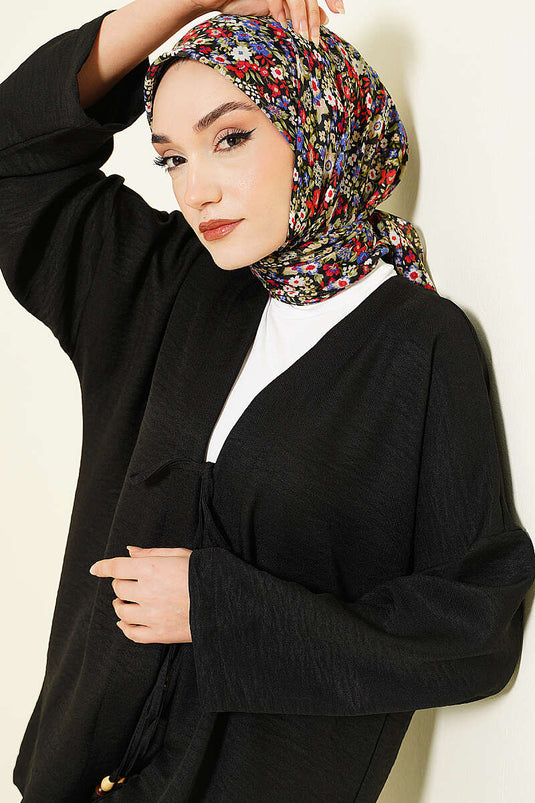 وشاح مزخرف بنقشة زهور صغيرة باللونين الأسود والأزرق
