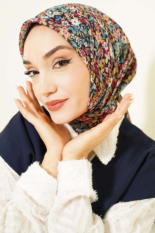 وشاح مزخرف بنقشة زهور صغيرة باللون الفيروزي