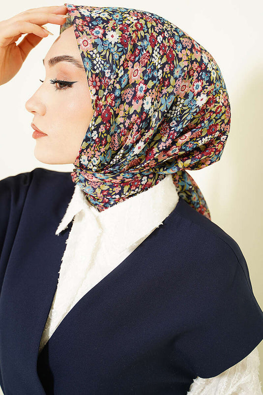 وشاح مزخرف بنقشة زهور صغيرة باللون الفيروزي