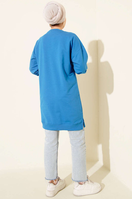 سترة زرقاء مطرزة بقلوب صغيرة