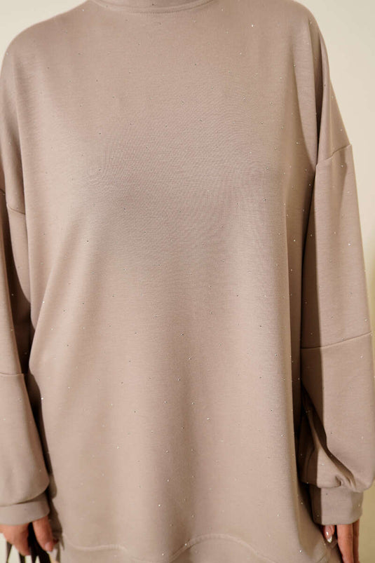 سترة لويشا مزينة بأحجار صغيرة، من فرو المنك