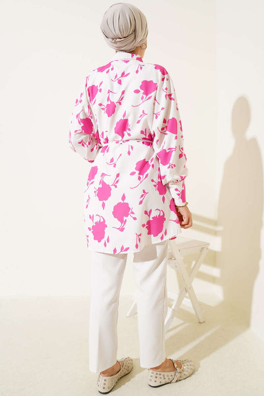 قميص بحزام بنقشة أوراق صغيرة، لون فوشيا