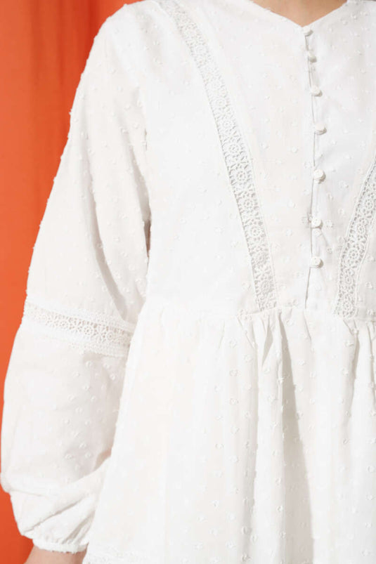Kleine bestickte Tunika mit halbem Knopf in Weiß