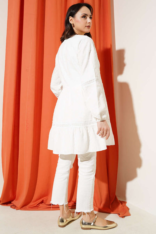 Kleine bestickte Tunika mit halbem Knopf in Weiß