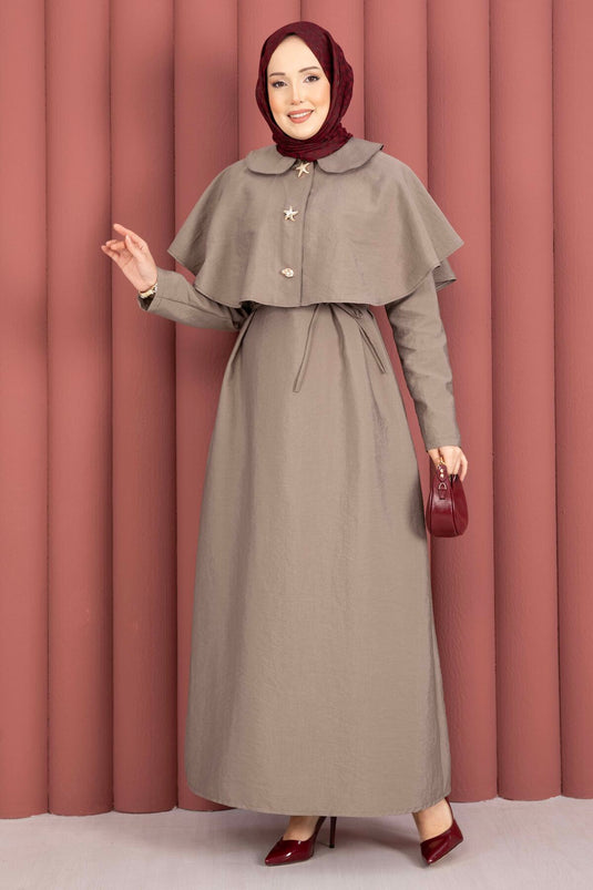 Robe minimaliste à capuche avec détails et liens, couleur vison