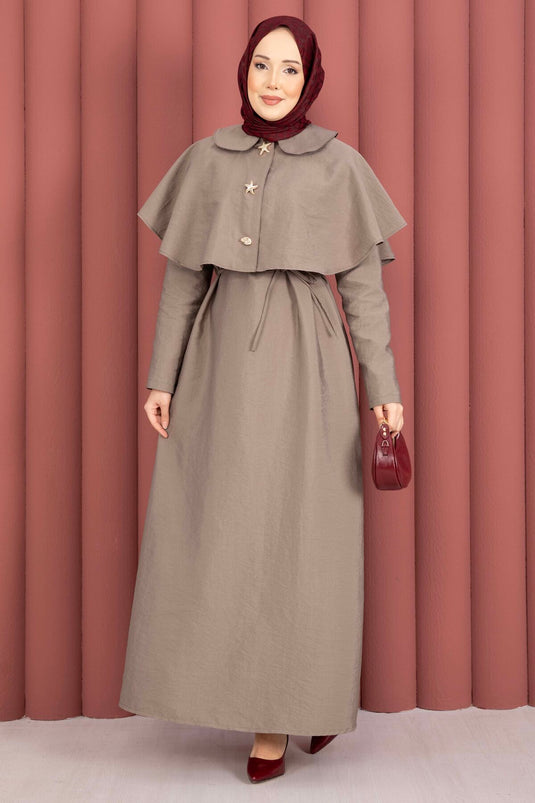 Robe minimaliste à capuche avec détails et liens, couleur vison
