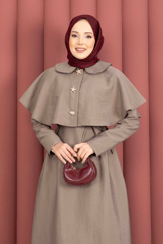 Robe minimaliste à capuche avec détails et liens, couleur vison