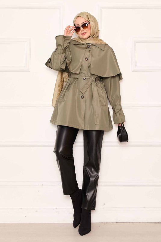 Trench-coat minimaliste à ceinture et détails cape vert amande