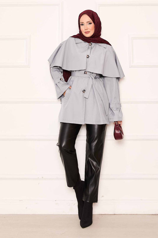 Trench-coat minimaliste avec ceinture et détails cape gris