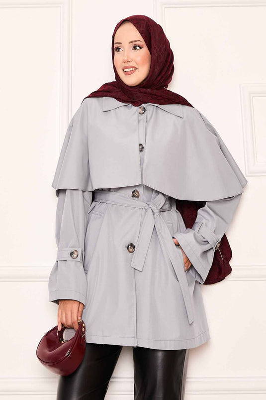 Trench-coat minimaliste avec ceinture et détails cape gris