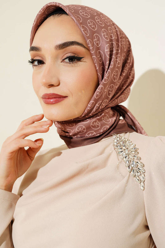 وشاح ناعم بنقشة MK، بني فاتح