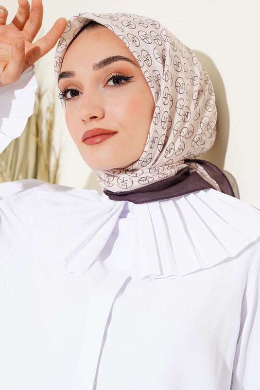 وشاح ناعم بنقشة MK باللون البيج والبني