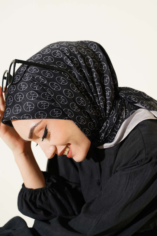 MK ديسين وشاح ناعم أسود مزين بحجر