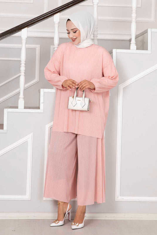 طقم حجاب من قطعتين بقصة فضفاضة وياقة دائرية باللون الوردي الفاتح