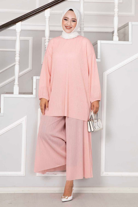 طقم حجاب من قطعتين بقصة فضفاضة وياقة دائرية باللون الوردي الفاتح