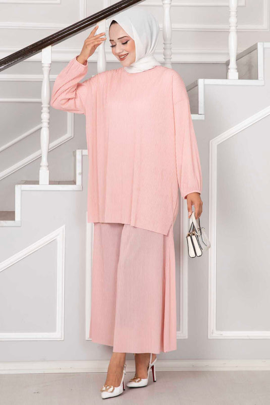 طقم حجاب من قطعتين بقصة فضفاضة وياقة دائرية باللون الوردي الفاتح