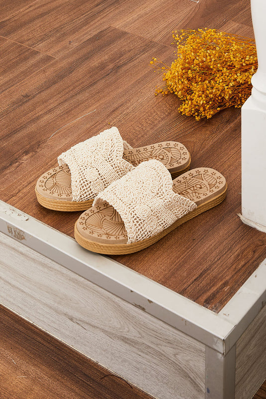 Motif Detaylı Hasır Terlik Krem