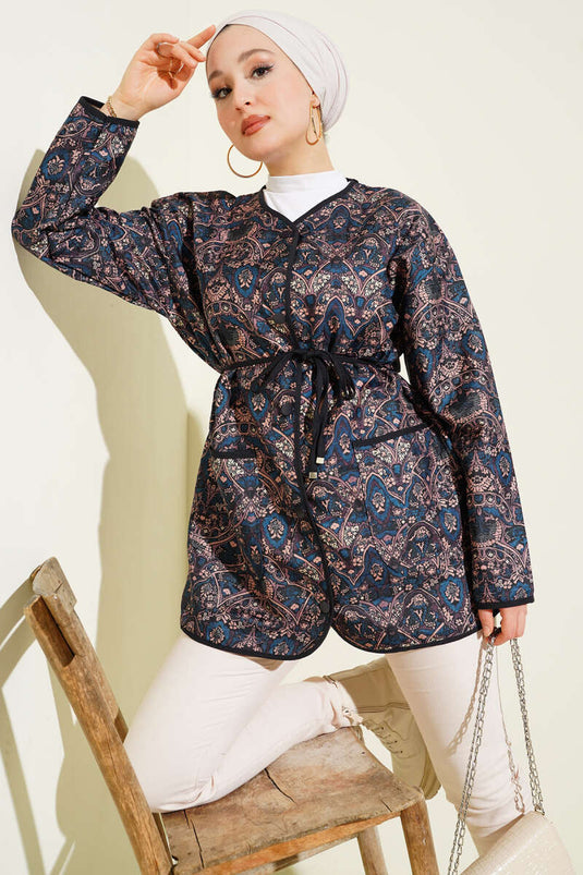سترة مبطنة مزينة بنقوش مع أزرار ضغط باللون الأزرق الداكن