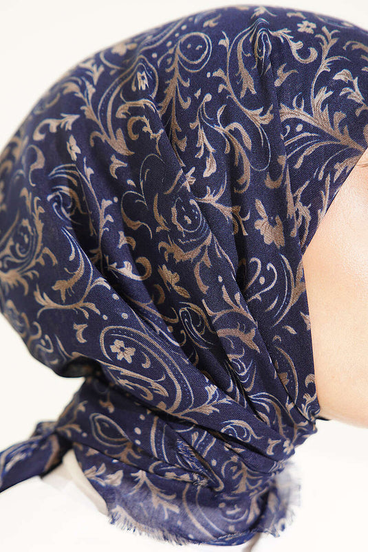 Motivierter Flamu Baumwoll-Hijab in Marineblau