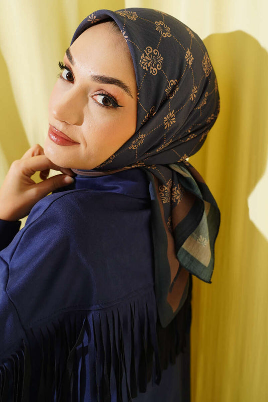 وشاح مودال منقوش، أزرق داكن