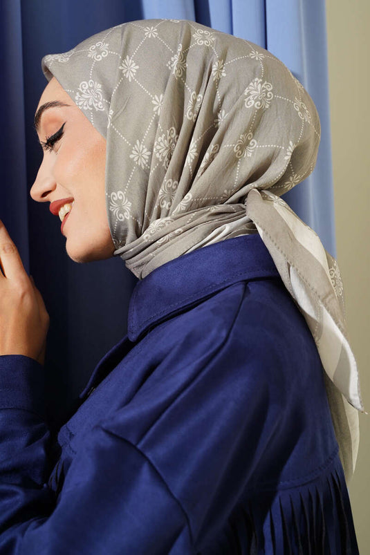 Gemusterter Modal-Schal mit Steinen