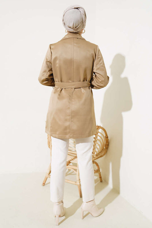 Trench Court avec Cape et Ceinture Latte